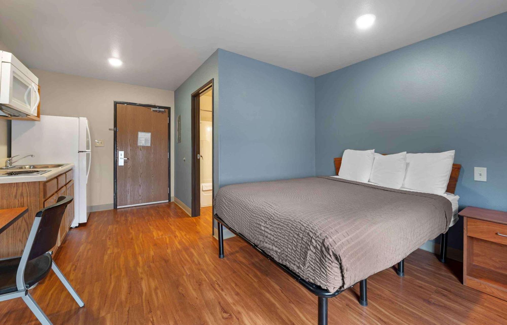 Extended America Select - Cincinnati - - Airport