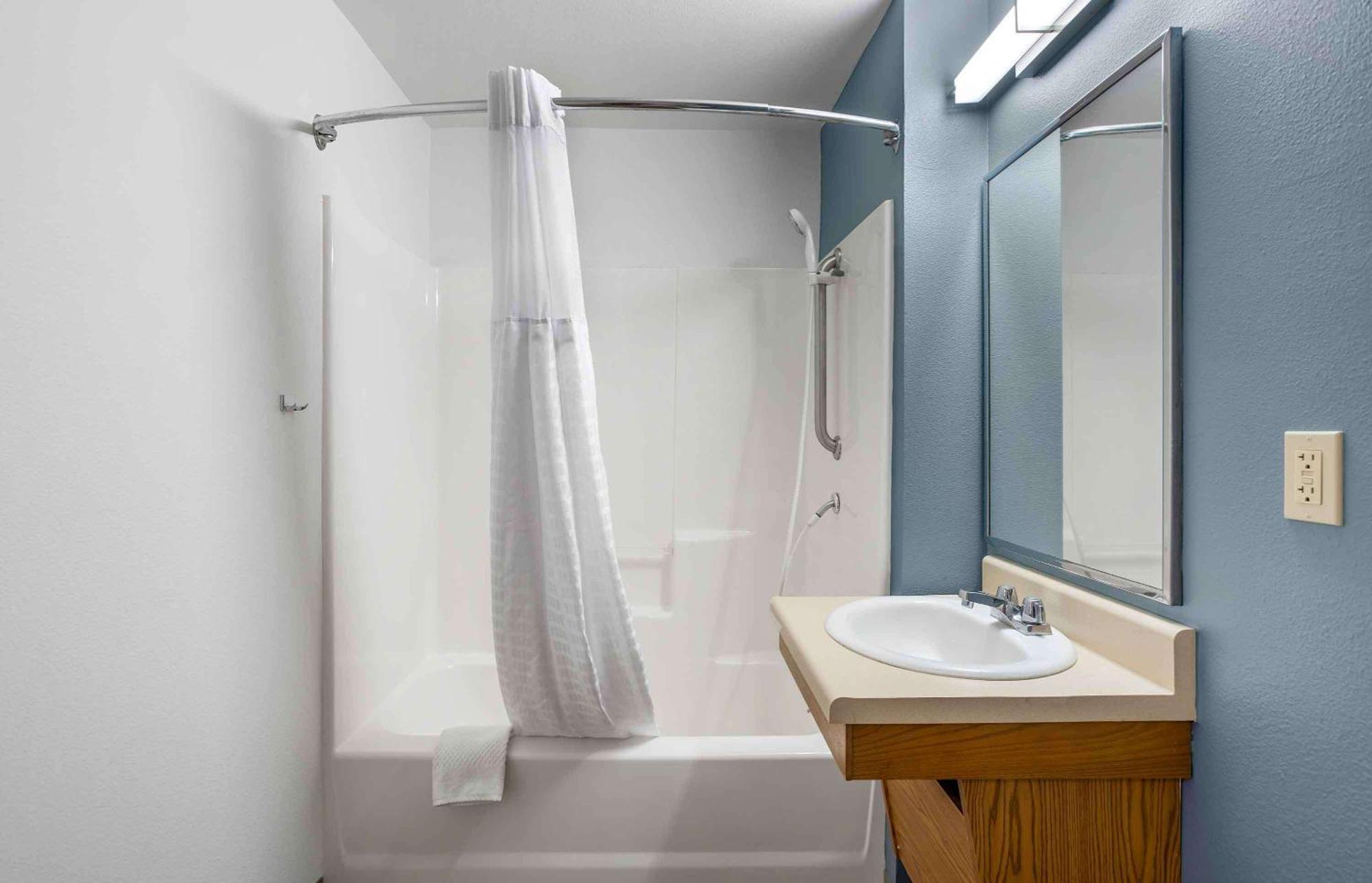 Extended America Select - Cincinnati - - Airport Florence